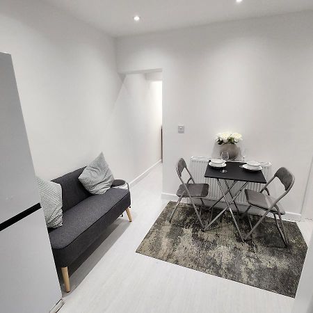 Comfy Diamond Ensuite Room Maidstone With Free Parking And Speedy Wifi エクステリア 写真