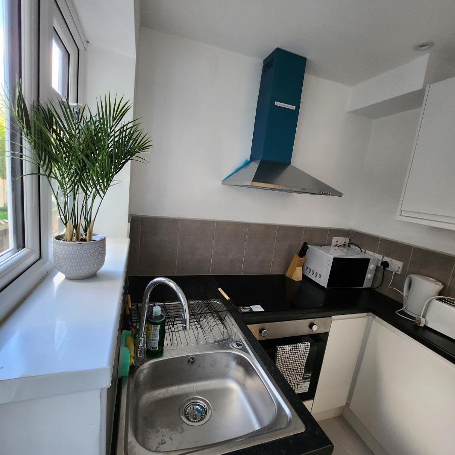 Comfy Diamond Ensuite Room Maidstone With Free Parking And Speedy Wifi エクステリア 写真