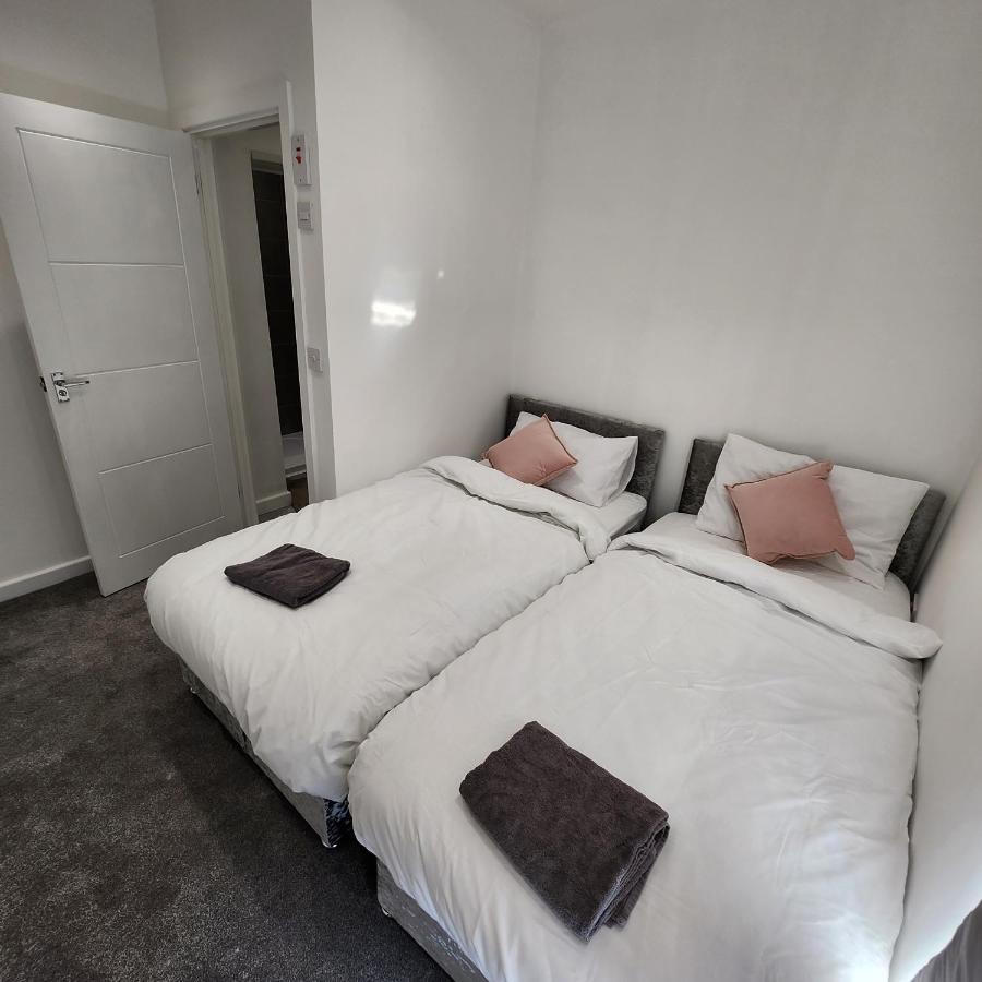 Comfy Diamond Ensuite Room Maidstone With Free Parking And Speedy Wifi エクステリア 写真