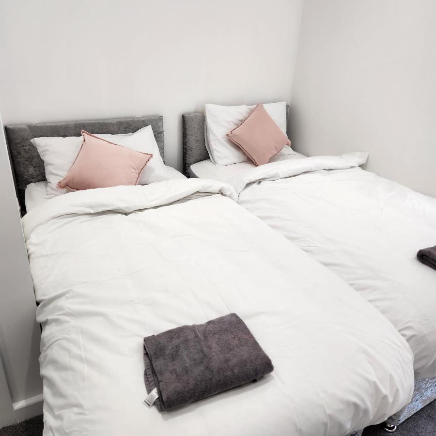 Comfy Diamond Ensuite Room Maidstone With Free Parking And Speedy Wifi エクステリア 写真